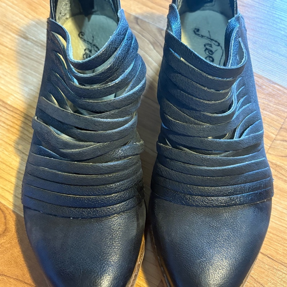 Free People Lost Valley Black Leather Distressed Ankle Bootie Size EU 36 US 6 - Picture 12 of 12